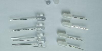 插件 LED 灯珠胶体透明和雾状的区别