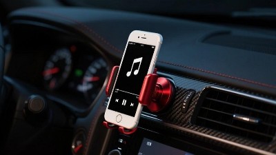反射光电开关：车载手机支架智能夹持的核心技术