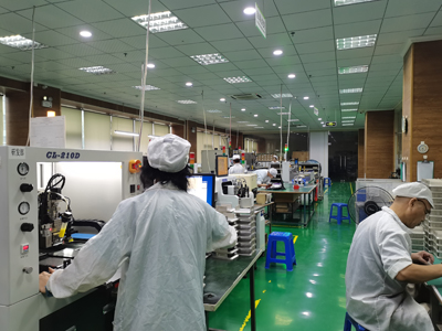 洲创-生产车间员工工作